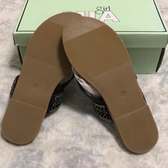 Mia Maisey Toe Thong Beaded Sandal - Picture 4 of 5